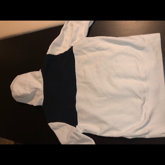 Holister hoodie - Picture 2 of 3